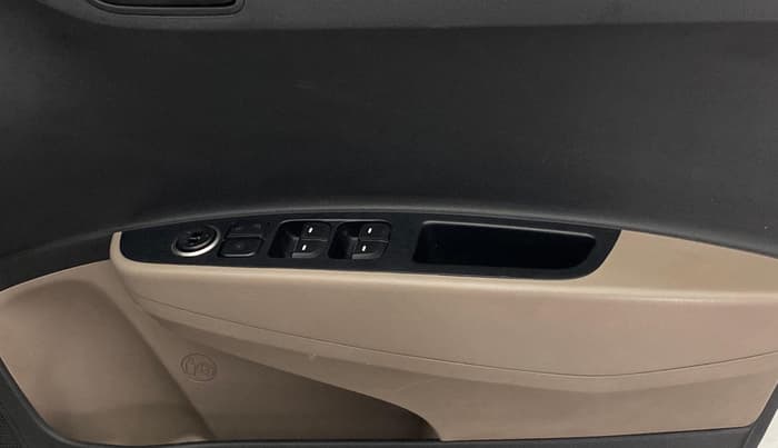 2018 Hyundai Grand i10 MAGNA 1.2 KAPPA VTVT, Petrol, Manual, 1,15,262 km, Driver Side Door Panels Control