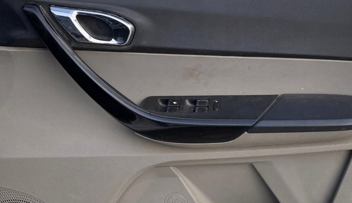 2019 Tata Tiago XZ PLUS PETROL, CNG, Manual, 1,02,379 km, Driver Side Door Panels Control