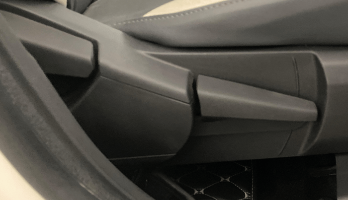 2024 Nissan MAGNITE N-Connecta B4D 1.0 Petrol MT, Petrol, Manual, 10,573 km, Driver Side Adjustment Panel