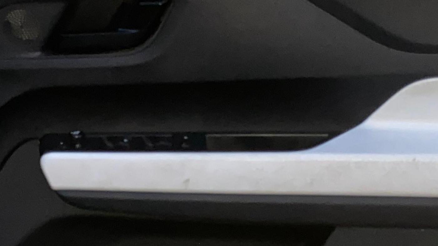 2024 Tata PUNCH ACCOMPLISHED SUNROOF MT, Petrol, Manual, 22,609 km, Driver Side Door Panels Control