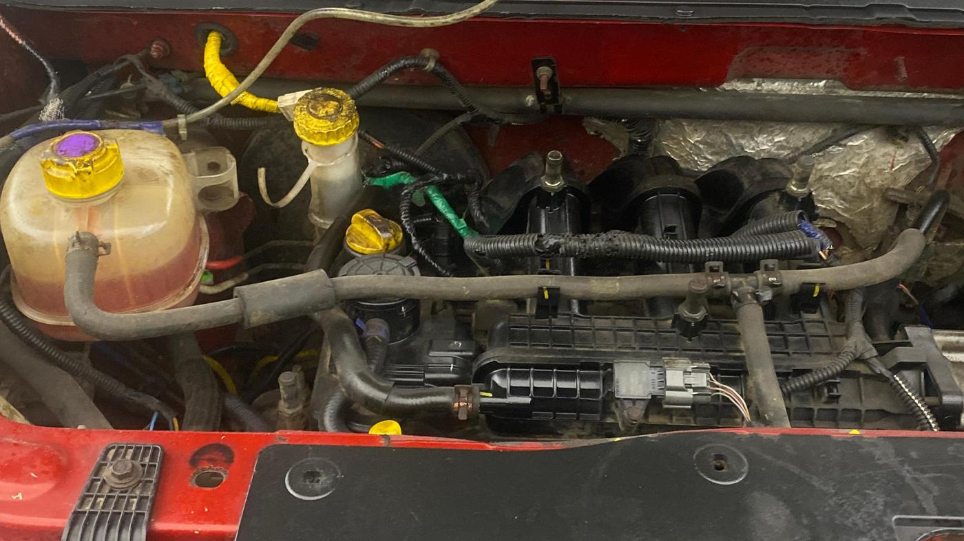 2017 Mahindra Kuv100 K4 6 STR, Petrol, Manual, 17,283 km, Engine View - Right