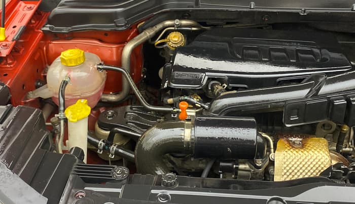 2019 Mahindra XUV300 W8 (O) 1.2 PETROL, Petrol, Manual, 1,00,168 km, Engine View - Right