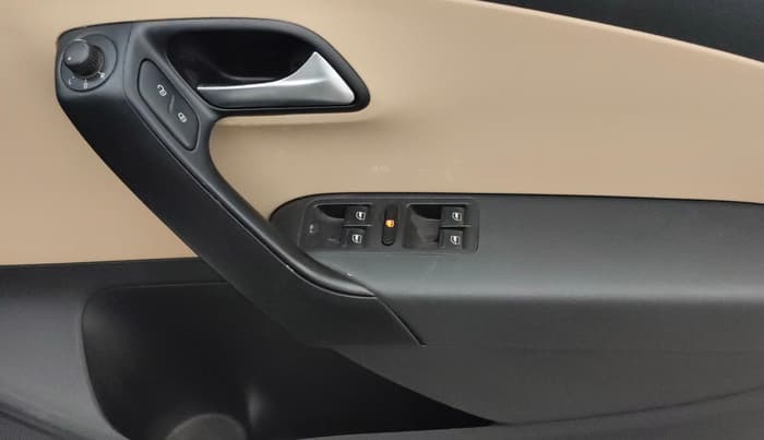 2015 Volkswagen Polo HIGHLINE1.2L, Petrol, Manual, 61,171 km, Driver Side Door Panels Control