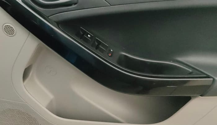 2019 Tata NEXON XM PETROL, Petrol, Manual, 36,648 km, Driver Side Door Panels Control