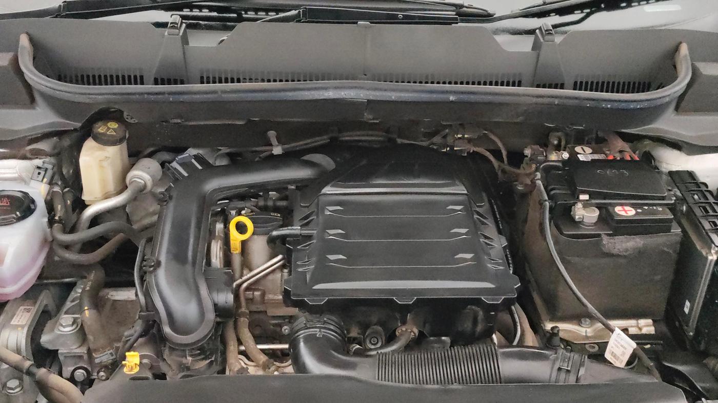 2023 Volkswagen TAIGUN HIGHLINE 1.0 TSI MT, Petrol, Manual, 25,337 km, Engine View