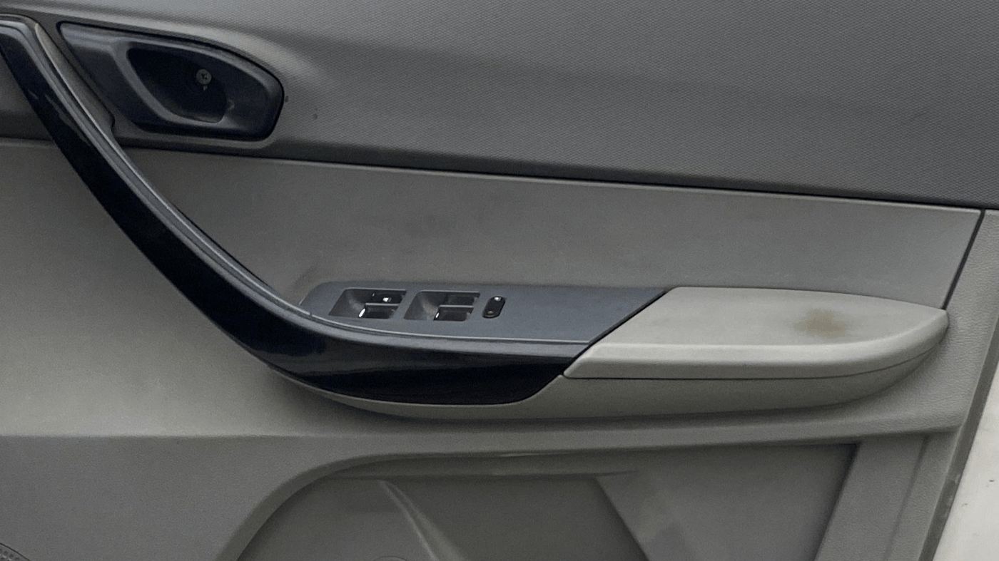 2020 Tata TIGOR XM PETROL, Petrol, Manual, 1,31,048 km, Driver Side Door Panels Control