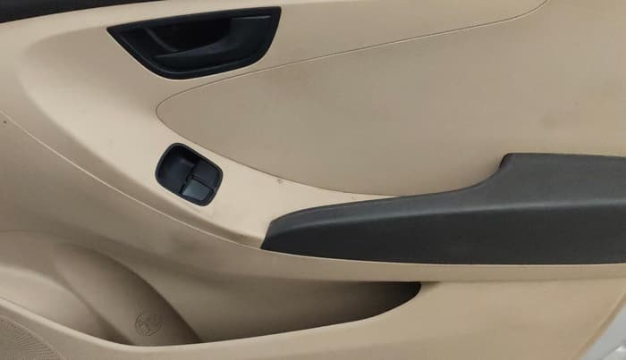 2014 Hyundai Eon ERA +, Petrol, Manual, 52,136 km, Driver Side Door Panels Control