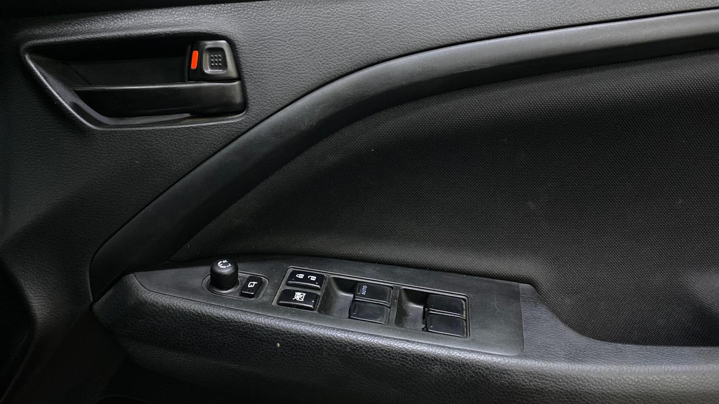 2023 Maruti BREZZA VXI, Petrol, Manual, 28,303 km, Driver Side Door Panels Control