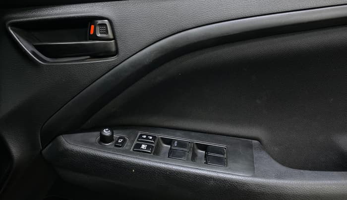 2023 Maruti BREZZA VXI, Petrol, Manual, 28,303 km, Driver Side Door Panels Control