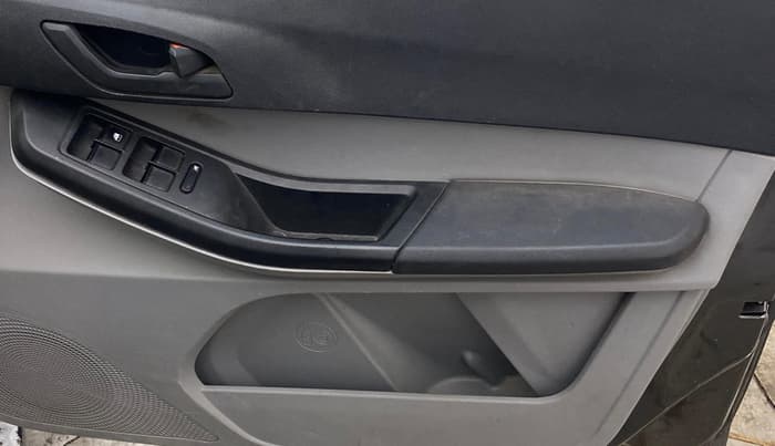 2022 Tata Tiago XT PETROL, Petrol, Manual, 1,22,275 km, Driver Side Door Panels Control