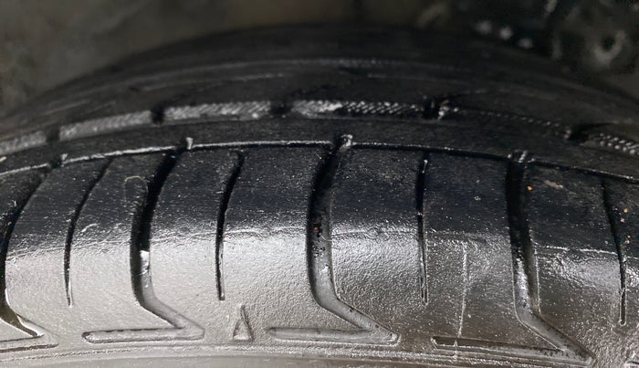 2011 Hyundai Verna FLUIDIC 1.6 VTVT SX, Petrol, Manual, 58,252 km, Right Front Tyre Tread