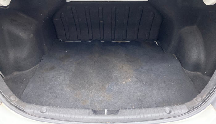 2011 Hyundai Verna FLUIDIC 1.6 VTVT SX, Petrol, Manual, 58,252 km, Boot Inside
