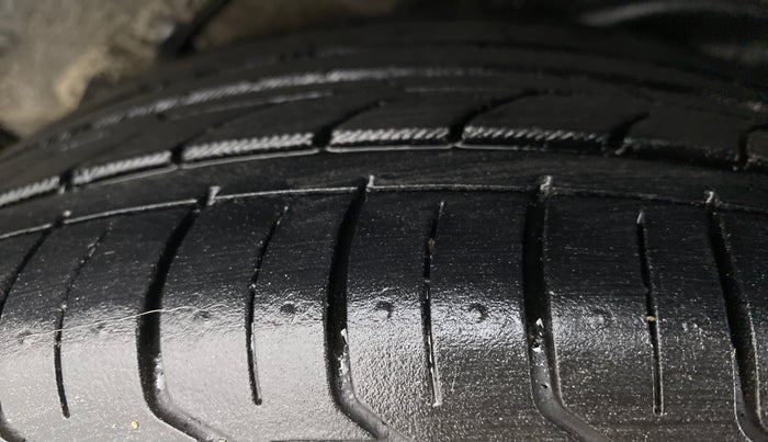 2011 Hyundai Verna FLUIDIC 1.6 VTVT SX, Petrol, Manual, 58,252 km, Left Rear Tyre Tread