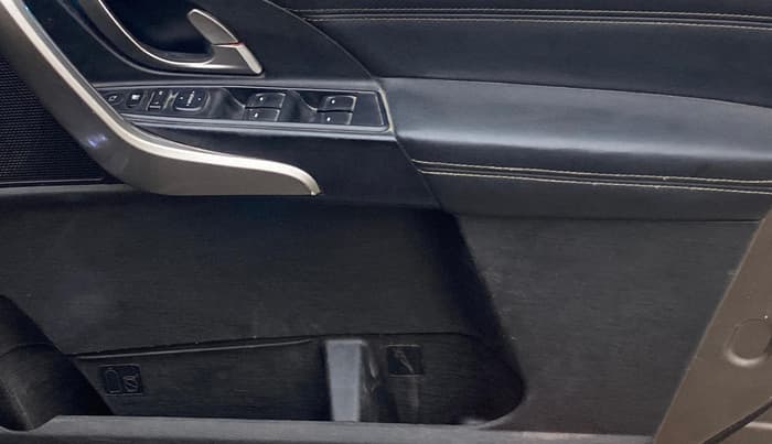 2019 Mahindra XUV500 W11 AT, Diesel, Automatic, 73,580 km, Driver Side Door Panels Control