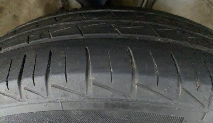 2021 Maruti Alto VXI, Petrol, Manual, 32,038 km, Right Front Tyre Tread