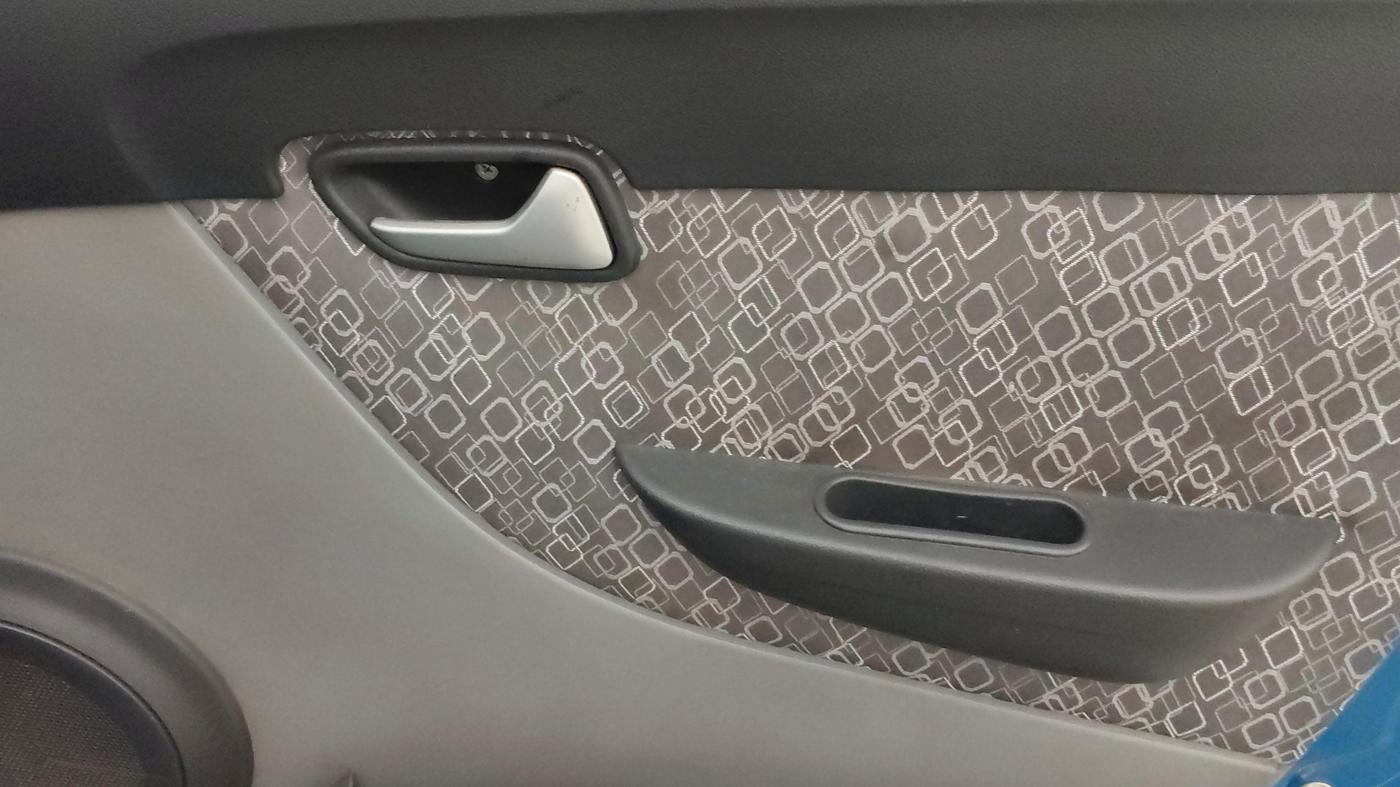 2018 Maruti Alto 800 VXI O, Petrol, Manual, 77,579 km, Driver Side Door Panels Control