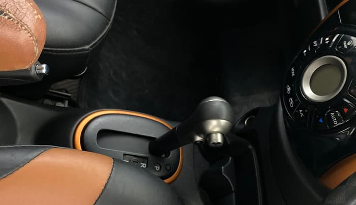 2017 Nissan Micra XV CVT, Petrol, Automatic, 36,122 km, Gear Lever