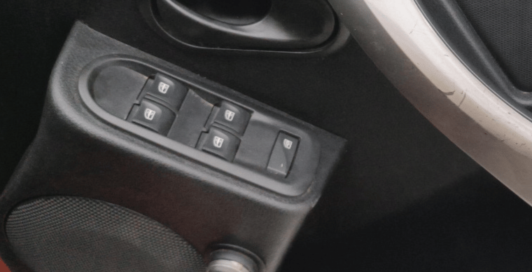 2020 Renault Duster RXE 1.3 TURBO PETROL MT, Petrol, Manual, 56,880 km, Driver Side Door Panels Control