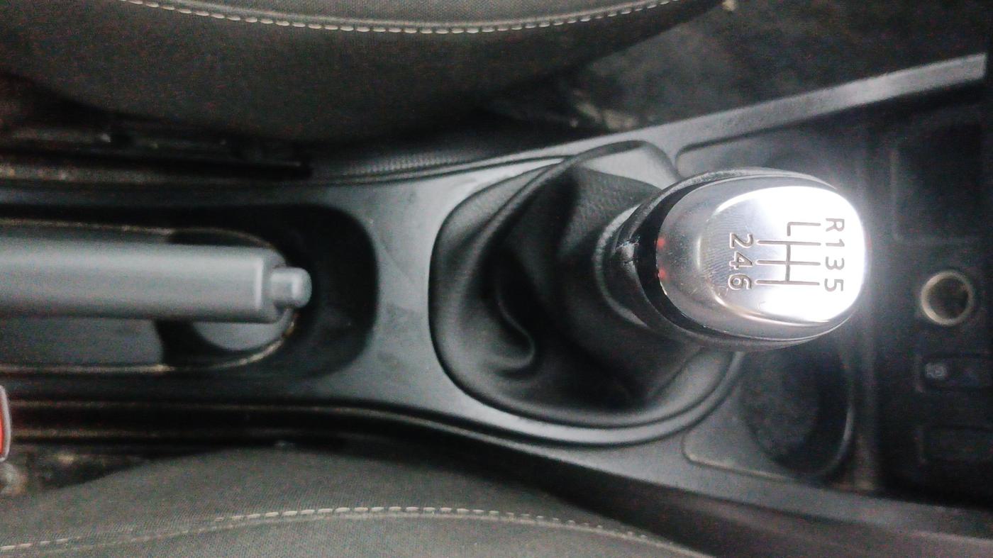 2020 Renault Duster RXE 1.3 TURBO PETROL MT, Petrol, Manual, 56,880 km, Gear Lever