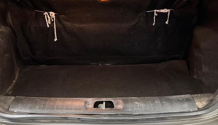 2015 Maruti Swift Dzire LXI (O), Petrol, Manual, 81,076 km, Boot Inside