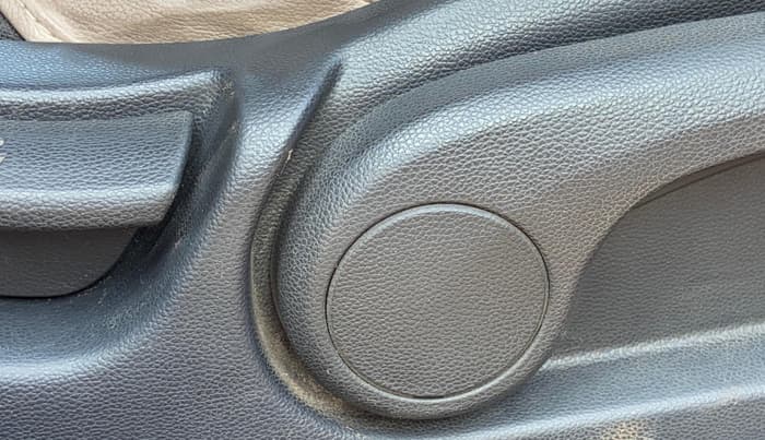 2015 Hyundai Elite i20 ASTA 1.2, Petrol, Manual, 70,623 km, Driver Side Adjustment Panel