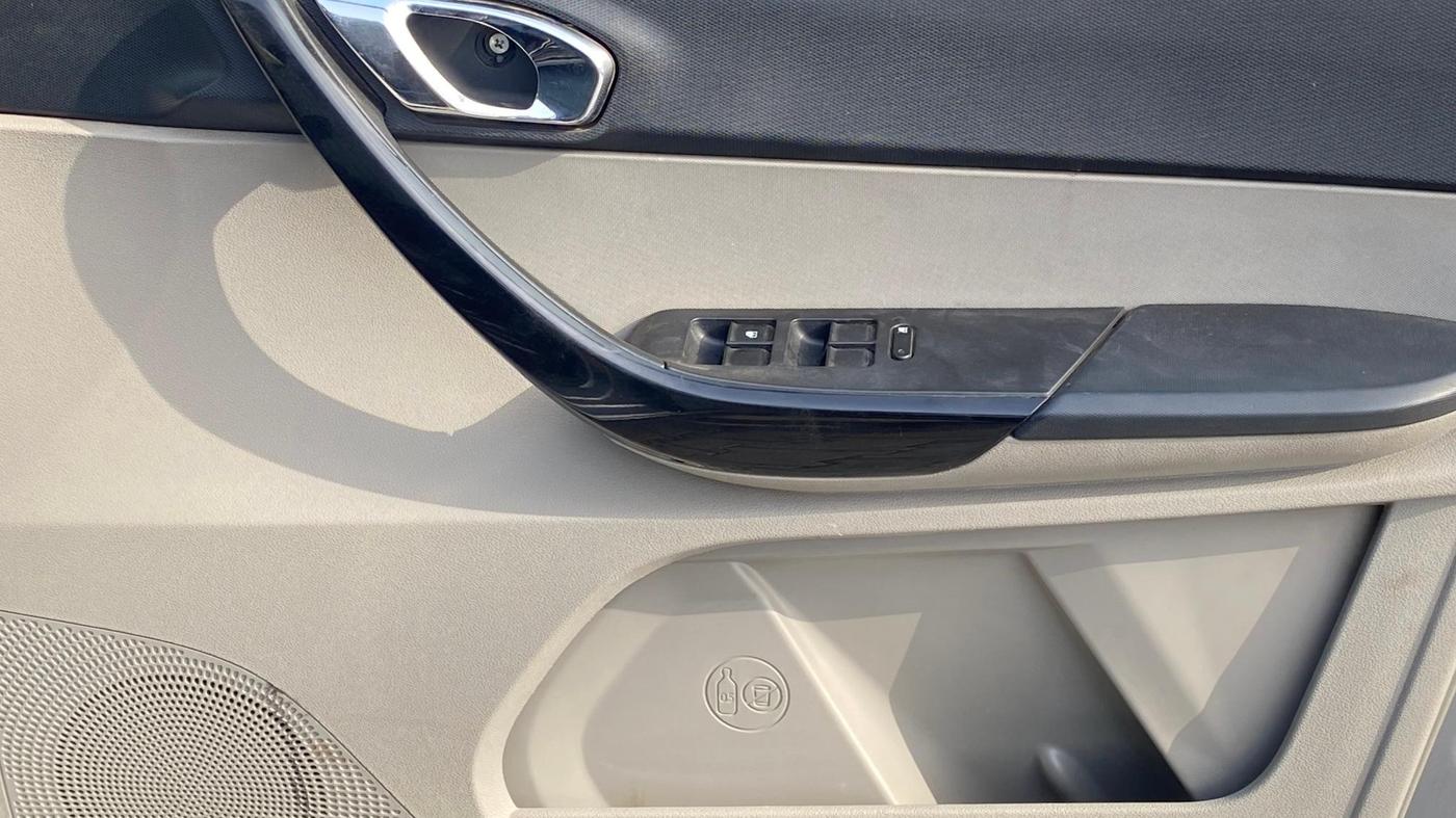 2018 Tata Tiago XZ PETROL, Petrol, Manual, 57,417 km, Driver Side Door Panels Control