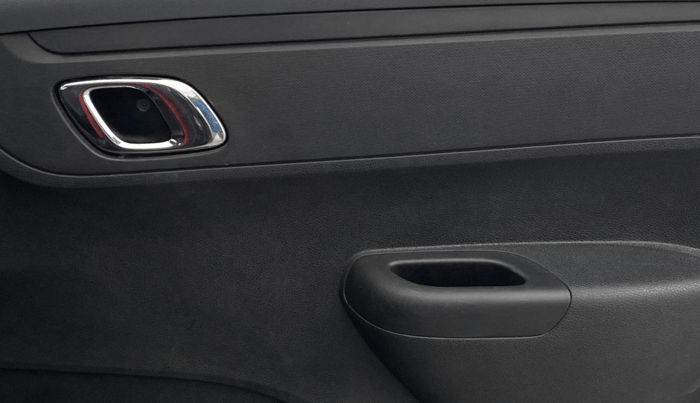 2020 Renault Kwid RXT 1.0 AMT (O), Petrol, Automatic, 9,406 km, Driver Side Door Panels Control