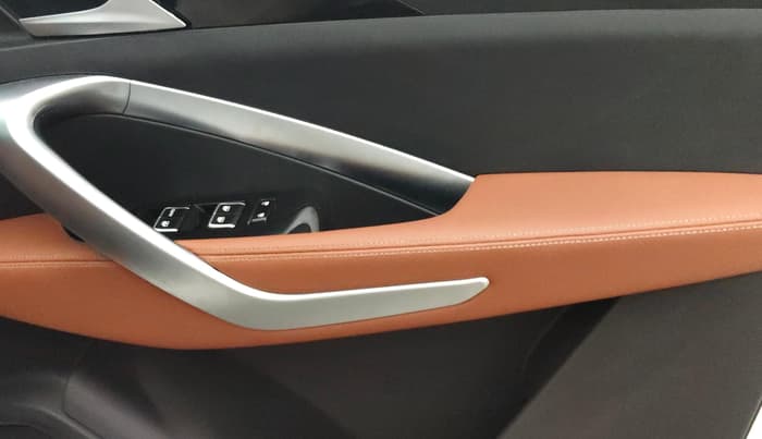 2020 MG HECTOR PLUS SHARP 1.5 PETROL TURBO DCT 6-STR, Petrol, Automatic, 78,696 km, Driver Side Door Panels Control