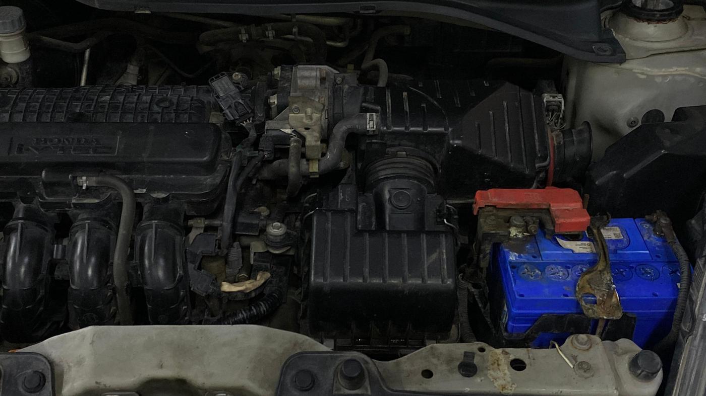 2013 Honda Brio V MT, Petrol, Manual, 93,404 km, Engine View - Left