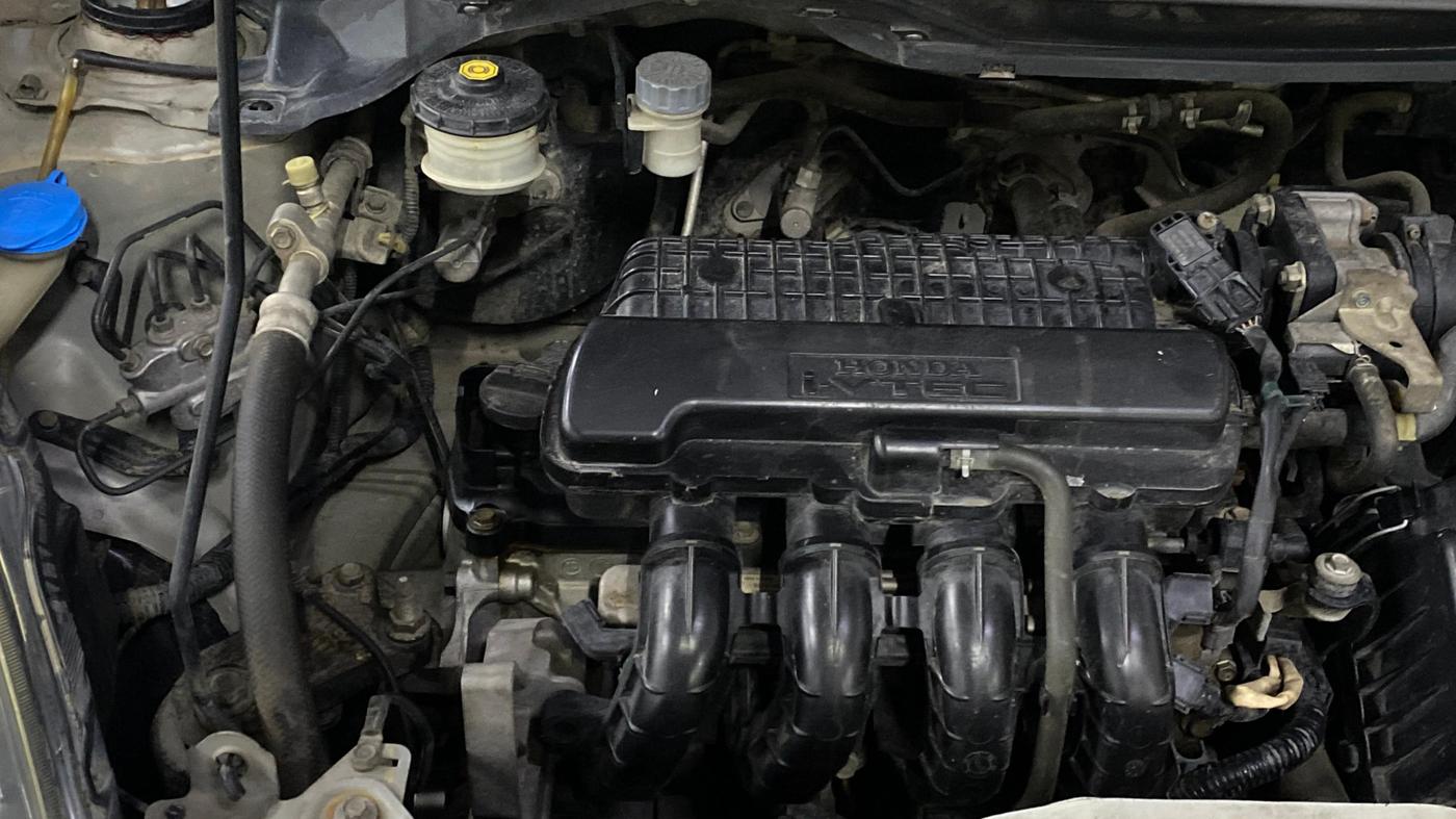 2013 Honda Brio V MT, Petrol, Manual, 93,404 km, Engine View - Right