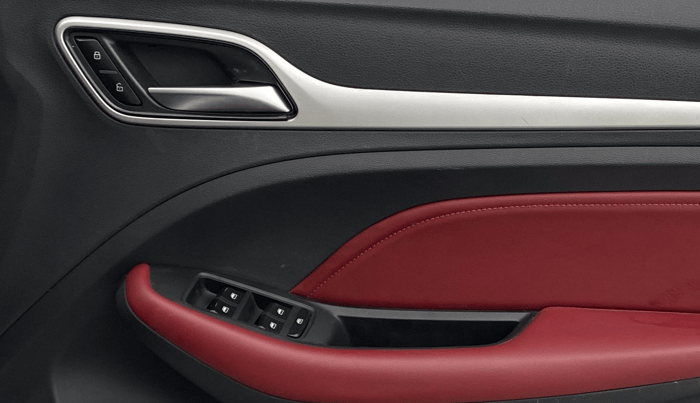 2022 MG ASTOR SAVVY 1.5 CVT S RED, Petrol, Automatic, 44,293 km, Driver Side Door Panels Control