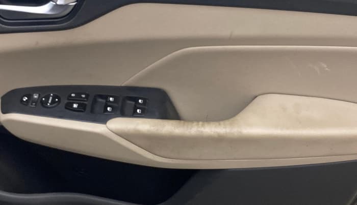 2018 Hyundai Verna 1.6 VTVT SX O, Petrol, Manual, 39,540 km, Driver Side Door Panels Control