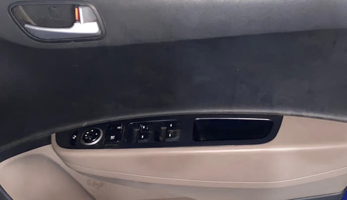 2015 Hyundai Xcent SX 1.2 (O), Petrol, Manual, 59,223 km, Driver Side Door Panels Control
