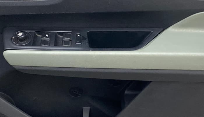 2024 Tata PUNCH ADVENTURE RHYTHM CNG, CNG, Manual, 41,180 km, Driver Side Door Panels Control