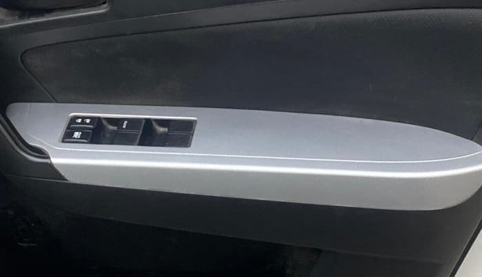 2022 Maruti Vitara Brezza VXI, Petrol, Manual, 35,442 km, Driver Side Door Panels Control
