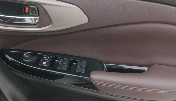 2023 Maruti FRONX ZETA 1.0 TURBO MT, Petrol, Manual, 41,988 km, Driver Side Door Panels Control