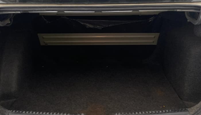 2013 Volkswagen Vento HIGHLINE 1.6 MPI, Petrol, Manual, 70,981 km, Boot Inside