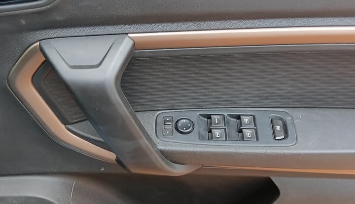 2022 Renault Kiger RXT (O) MT DUAL TONE, Petrol, Manual, 33,088 km, Driver Side Door Panels Control