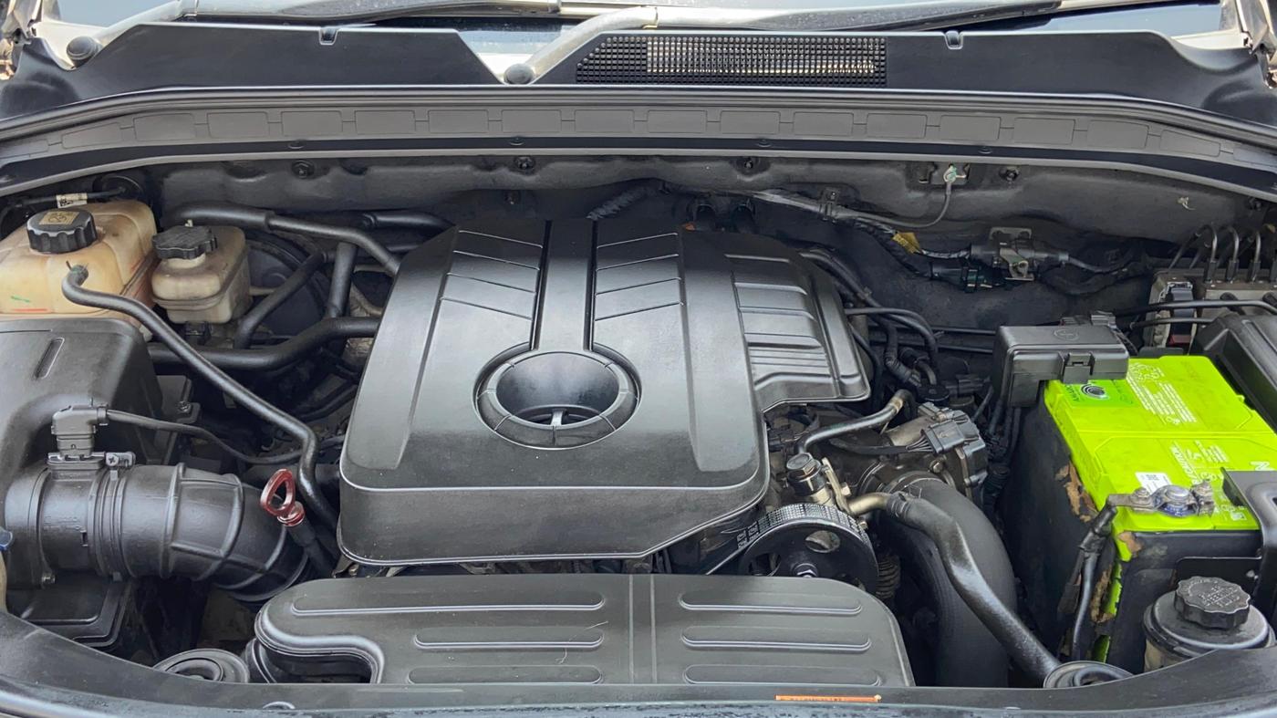 2019 Mahindra ALTURAS G4 4WD AT, Diesel, Automatic, 1,43,089 km, Engine View