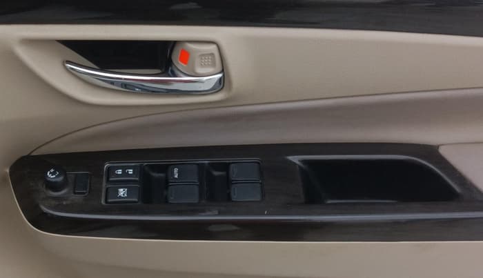2017 Maruti Ciaz ALPHA DIESEL 1.3, Diesel, Manual, 57,151 km, Driver Side Door Panels Control