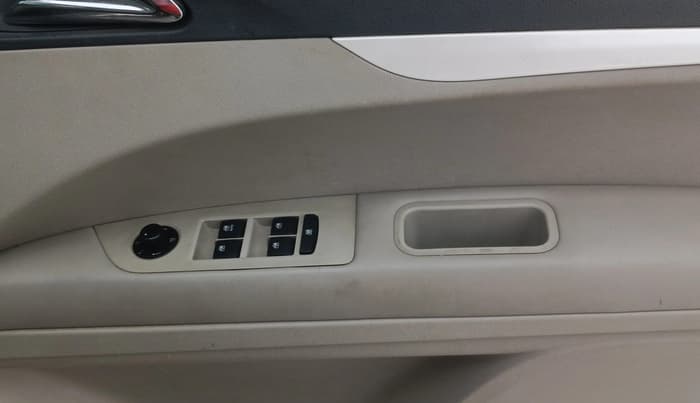 2018 Mahindra MARAZZO M8 7 STR, Diesel, Manual, 90,150 km, Driver Side Door Panels Control
