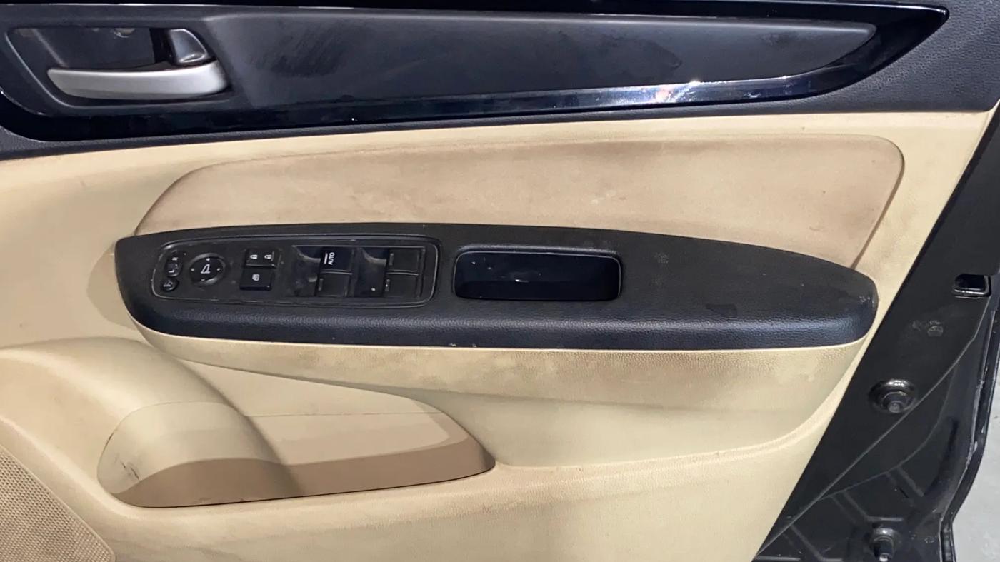 2021 Honda Amaze 1.2L I-VTEC S, Petrol, Manual, 35,129 km, Driver Side Door Panels Control