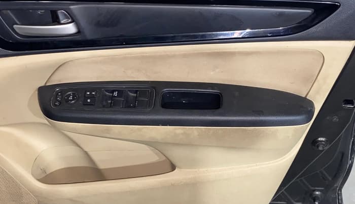 2021 Honda Amaze 1.2L I-VTEC S, Petrol, Manual, 35,129 km, Driver Side Door Panels Control
