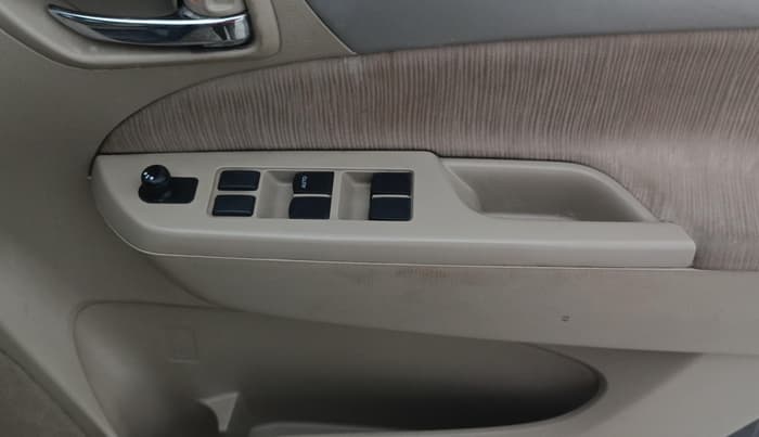 2015 Maruti Ertiga ZXI, Petrol, Manual, 1,04,247 km, Driver Side Door Panels Control