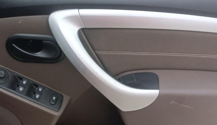2018 Renault Duster RXS PETROL, Petrol, Manual, 85,049 km, Driver Side Door Panels Control