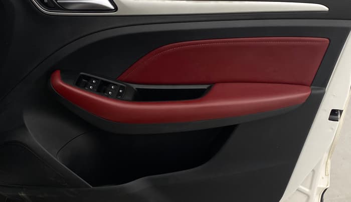 2023 MG ASTOR SAVVY 1.3 TURBO AT S RED, Petrol, Automatic, 15,032 km, Driver Side Door Panels Control