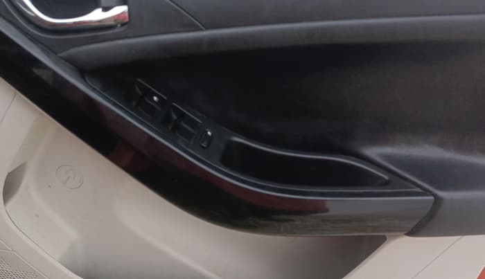 2020 Tata NEXON XZA PLUS (O) PETROL, Petrol, Automatic, 71,498 km, Driver Side Door Panels Control