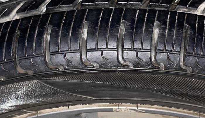 2014 Maruti Wagon R Stingray VXI, Petrol, Manual, 34,159 km, Right Rear Tyre Tread