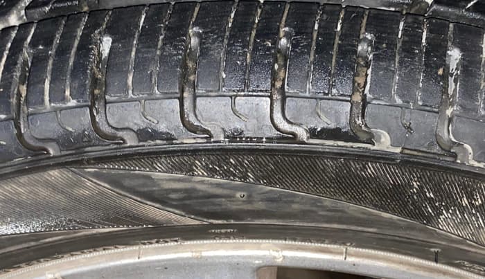2014 Maruti Wagon R Stingray VXI, Petrol, Manual, 34,159 km, Right Front Tyre Tread