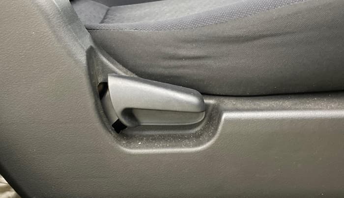 2014 Maruti Wagon R Stingray VXI, Petrol, Manual, 34,159 km, Driver Side Adjustment Panel
